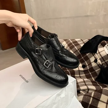 Comfort Design Дамски обувки Метални декорации Кръгла текстура на пръстите на краката Гланцирана твърда кратка Zapatos Para Mujeres