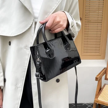 Френски малки квадратни чанти Луксозни марки Дамска чанта Crossbody Bag Лачена кожа Дизайнерска чанта Дамска висококачествена чанта с горна дръжка